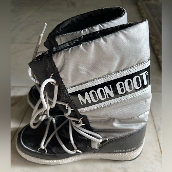 EUC Girls Moonboots size 34, US 2.5 - Picture 2 of 6